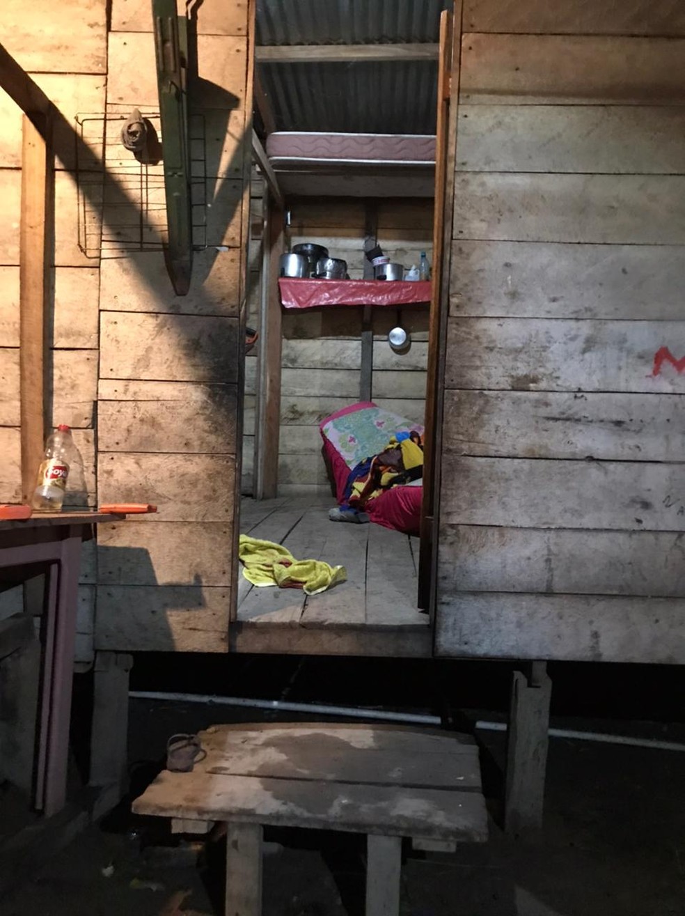 No AC, homem é morto a facadas dentro de casa; ex de sua companheira é suspeito