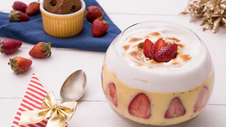 Receita: Merengue de morango e recheio de Leite Condensado