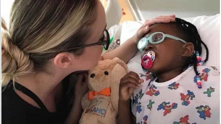 Mãe inventa doença rara e faz filha adotiva passar por diversas cirurgias