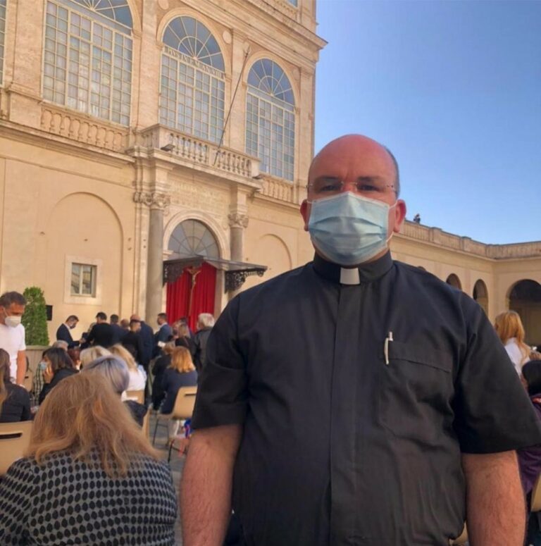 Padre que ouviu brincadeira do Papa sobre brasileiros fala sobre encontro: ‘momento inexplicável’