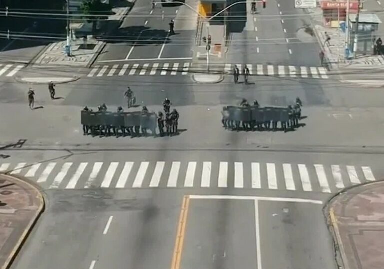 Vídeos mostram como foi a repressão da PM a protesto pacífico no Recife