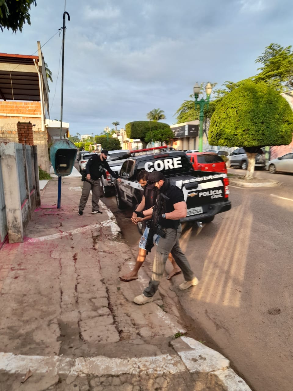 “Operação Limítrofes”: polícia prende 4 e apreende droga e arma na fronteira do AC