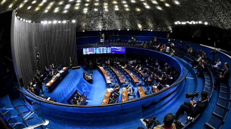 Senado aprova projeto que cria “passaporte da vacina”; entenda