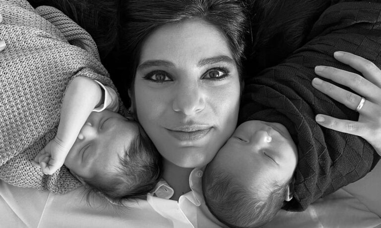 Sadi posa pela primeira vez filhos: ‘Ser mãe de gêmeos dá medo dobrado’