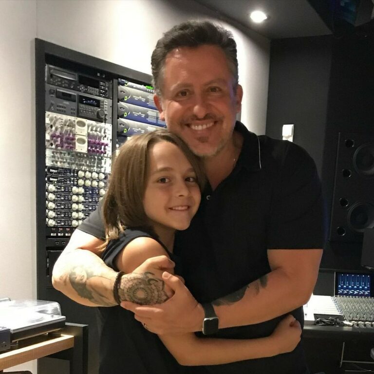 ‘The Voice Kids’: Técnicos ficam surpresos com parentesco famoso de participante; confira!