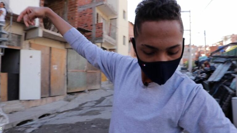 A favela que está combatendo a covid-19 e o desemprego de jovens ao mesmo tempo