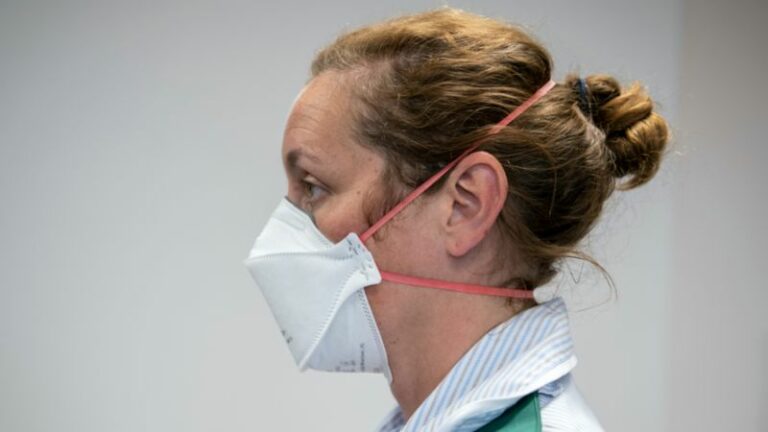 Risco de infecção por coronavírus varia ‘muito’ de acordo com máscara usada, diz estudo