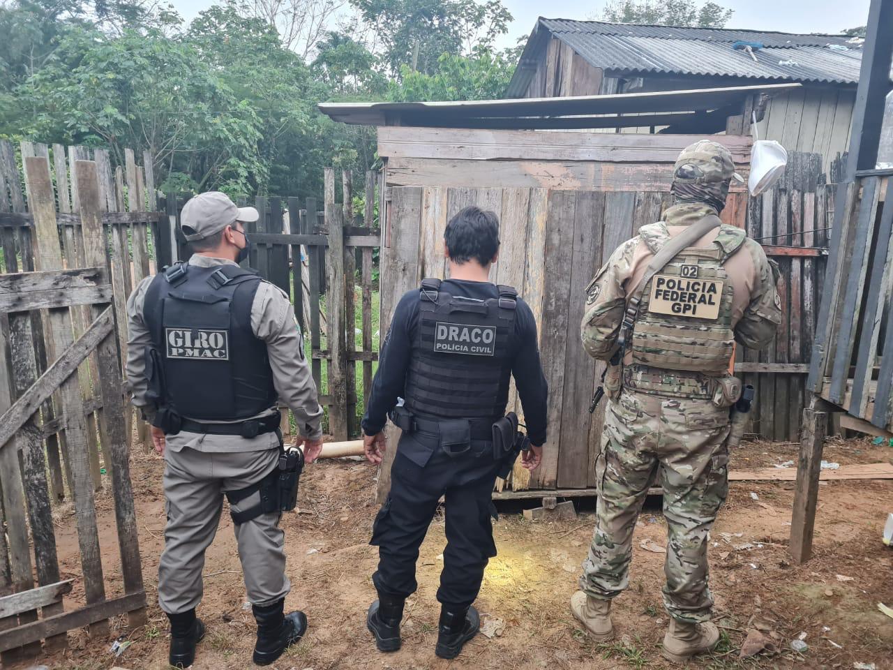 Polícia prende líder de facção; ele pode ter esfaqueado mulher e jogado em lixão