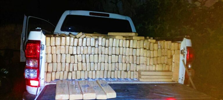 ‘Cavalo doido’ é apreendido com duas toneladas de drogas