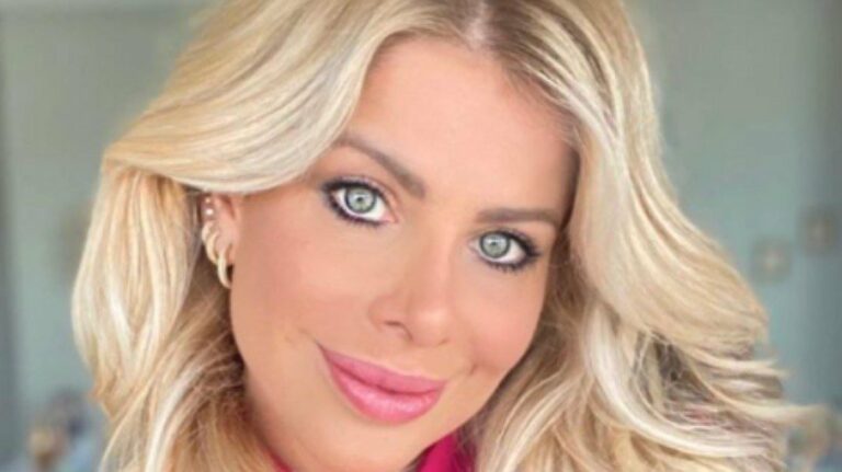 Karina Bacchi fica na dúvida se realmente foi vacinada contra Covid-19