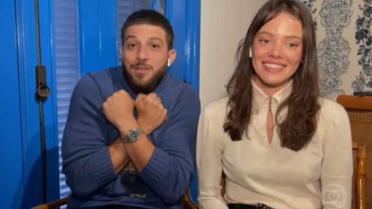 Laura Neiva relembra episódio de epilepsia na frente de Chay: ‘ficou assustado’