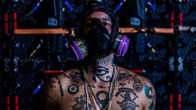 Tico Santa Cruz enumera ataques que sofreu de haters por criticar Bolsonaro