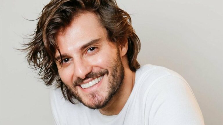 Hugo Bonemer conta que propostas de trabalho diminuíram após ele se assumir gay