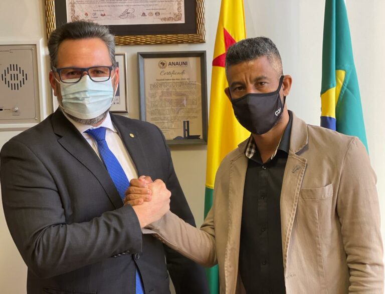 Alan Rick e ex-Flamengo Léo Moura vão abrir escola de futebol para crianças carentes no AC