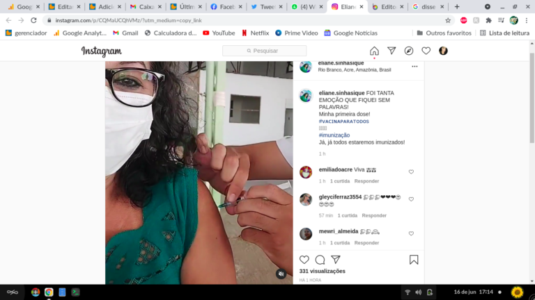 Sinhasique chora ao tomar vacina contra Covid-19: ‘Tanta emoção que fiquei sem palavras’