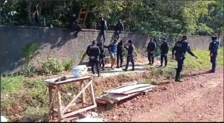 Foragido da Justiça do AC assalta mulher em RO, troca tiros com a polícia e é baleado