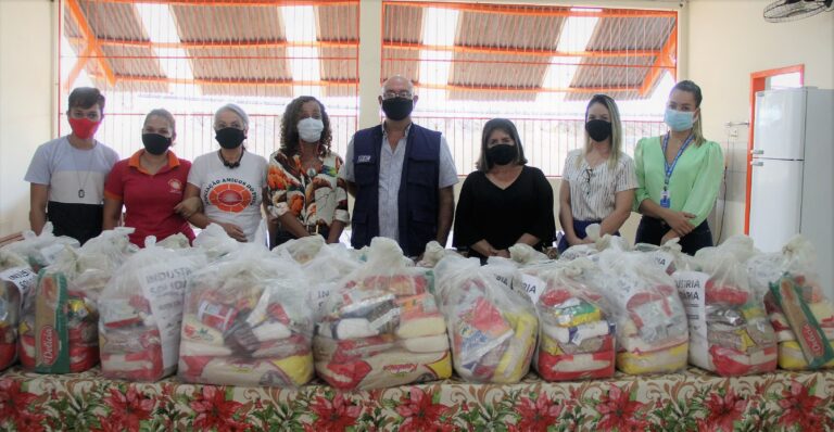 FIEAC e Mulheres da Indústria entregam cestas básicas à Associação Amigos do Peito e Lar Vicentino
