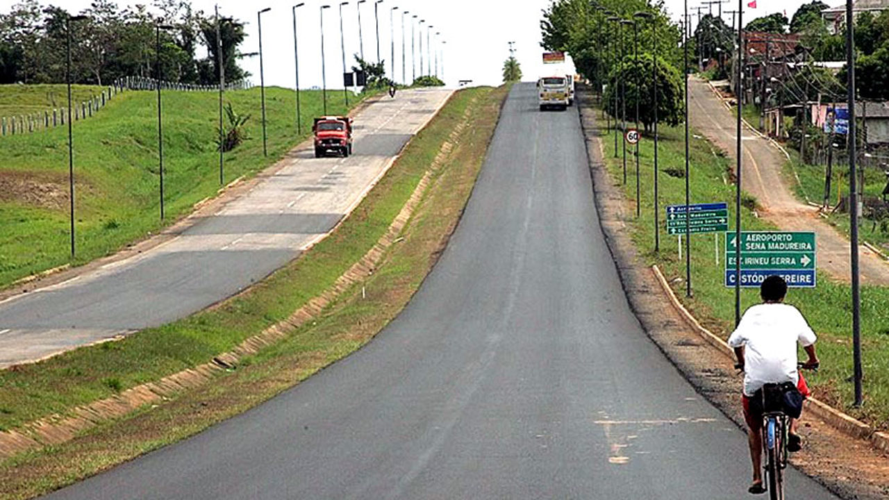 Moradores ameaçam fechar acesso ao aeroporto de Rio Branco nesta quarta