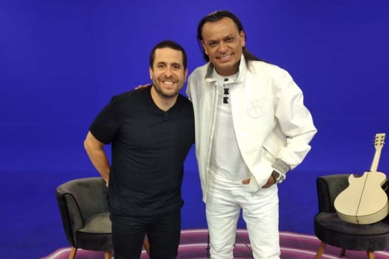 Frank Aguiar corta mecha de cabelo para fazer diamante; entenda