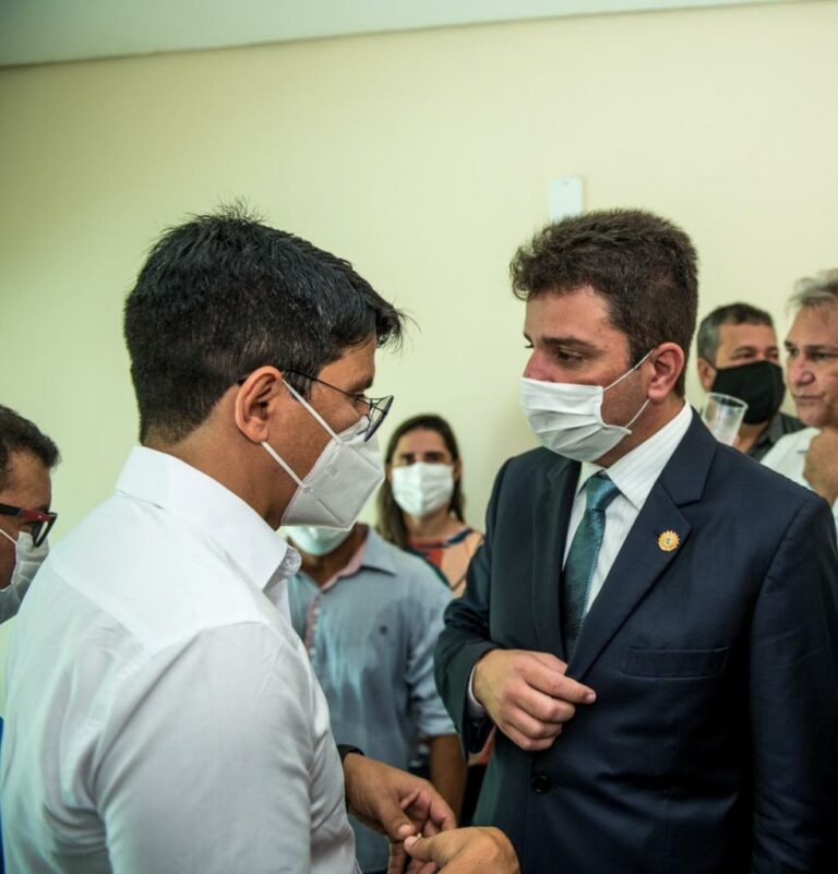 “Gladson não pode desistir de comprar vacinas e autorizar pessoas a andarem sem máscaras”, diz médico