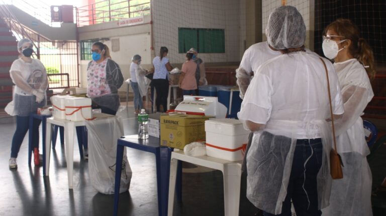 Mutirão da prefeitura de Rio Branco no Sesi vacinou mais de 8 mil pessoas em 48 horas