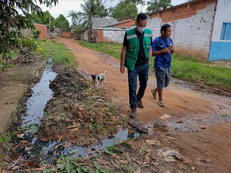 Vereador Adailton Cruz visita comunidade Santa Cecília e encontra descaso do poder público