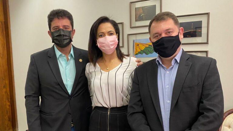 No Senado, senadora Mailza e Gladson conversam sobre vacina e projetos futuros para o Acre