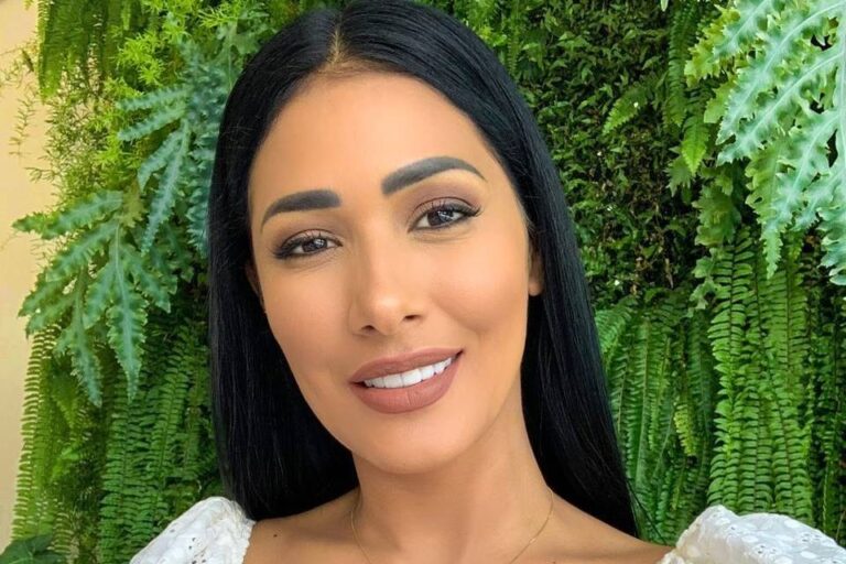 Simaria surpreende fãs ao postar foto com o marido espanhol e filhos