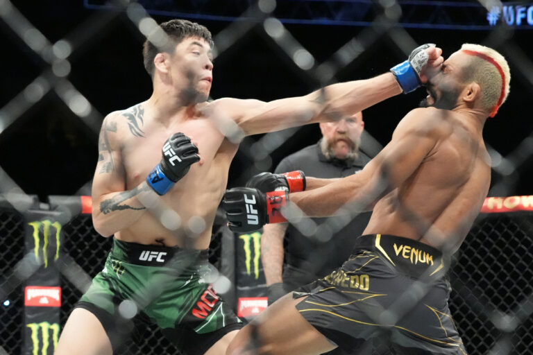 Brandon Moreno finaliza Deiveson e faz história para o México no UFC