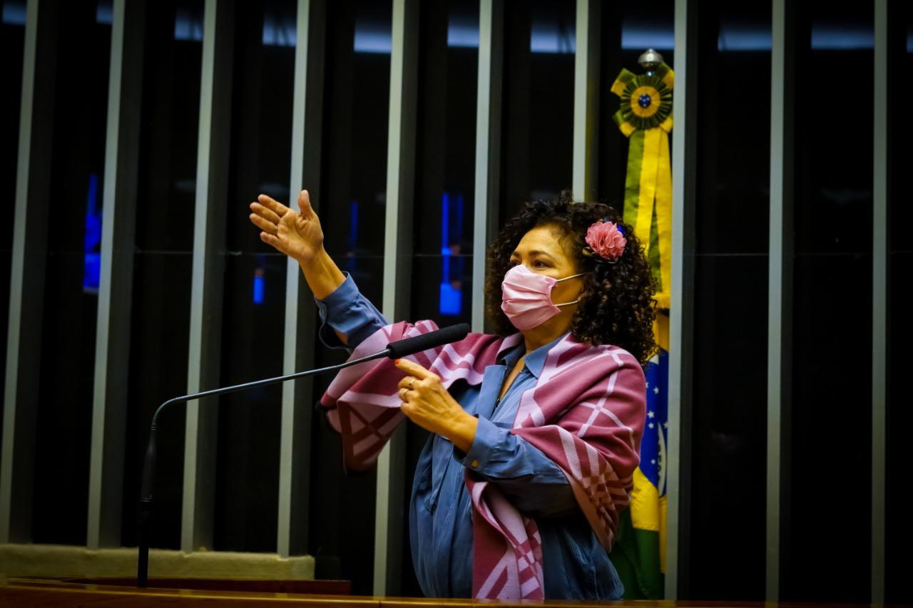 No Congresso, Perpétua denuncia que mulher morreu de parto em Marechal Thaumaturgo