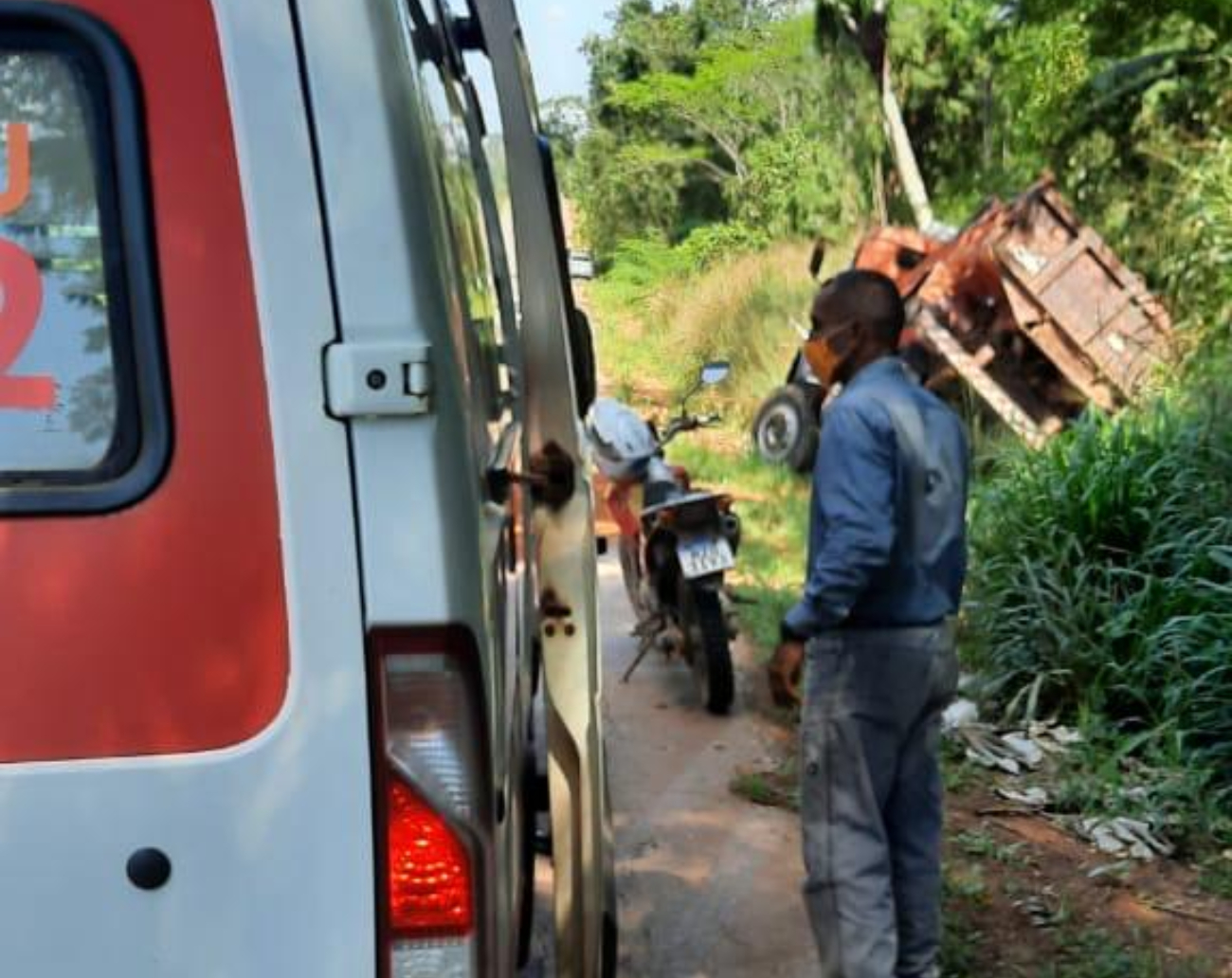 Colisão entre três veículos termina em capotamento em rodovia em Rio Branco