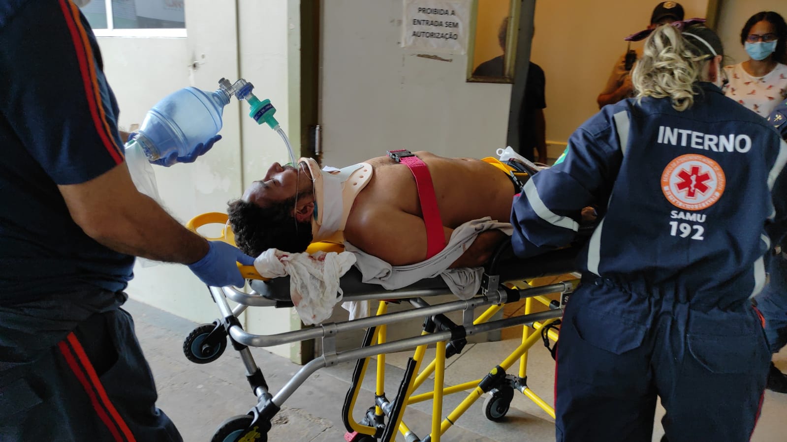 Bêbado é atingido por soco, bate cabeça após cair e fica em estado grave em Rio Branco
