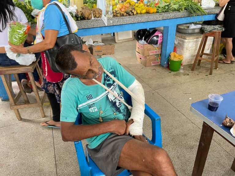 Homem sofre ataque cardíaco em mercado no Acre e médicos procuram familiares