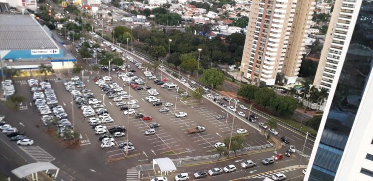 Campo Grande cria ‘Lockdown fantasia’ com tudo fechado mais funcionando e ‘povo’ na rua