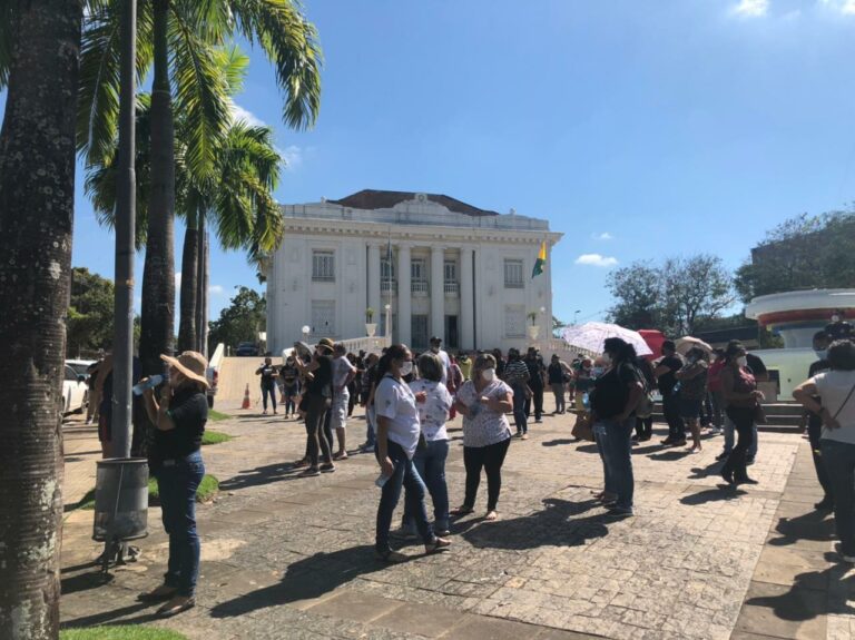 Em greve, servidores da Saúde ocupam Palácio Rio Branco: “Apareça aqui, governador”