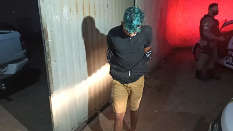 Vídeo: Casal é preso por populares e entregue à PM após tentativa de assalto