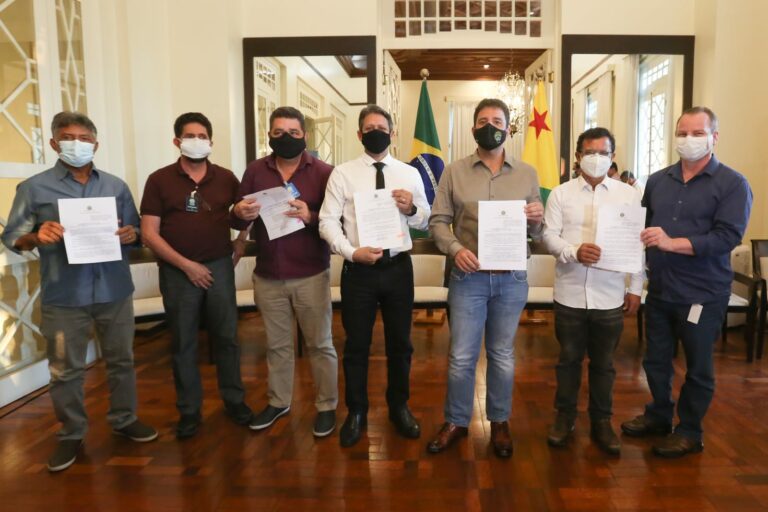 Gladson sanciona pacote de leis para melhoria da economia do AC durante pandemia