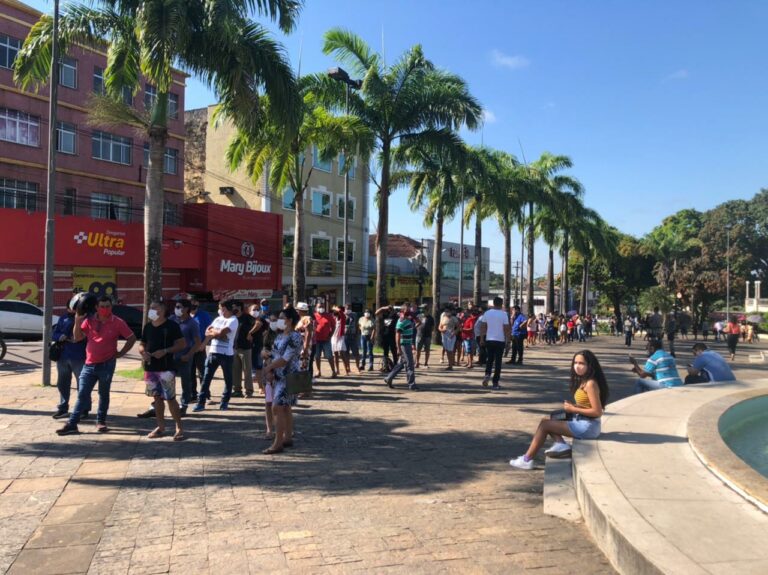 Em 7h, mais de 1 mil vacinas foram aplicadas em mutirão em frente ao Palácio Rio Branco