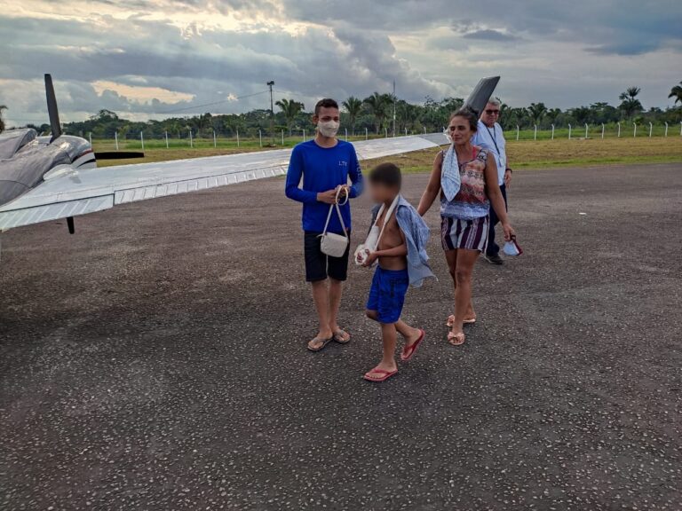 Gladson cede avião pessoal para transportar criança com problema de saúde no interior