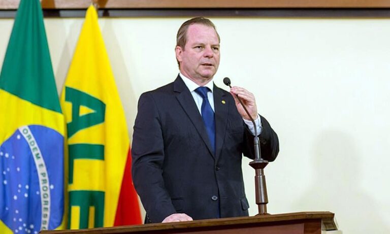 Pedro Longo parabeniza secretarias e sindicatos por diálogos e acordos que encerraram greves no AC