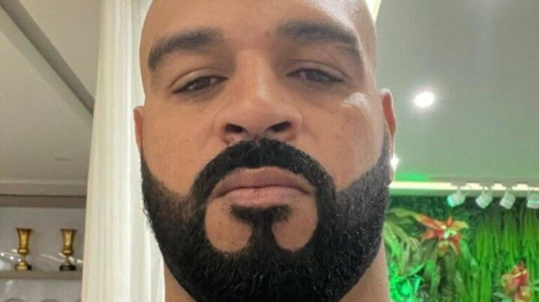 Ex-Flamengo, Adriano Imperador surge com novo visual; web compara a rapper Drake