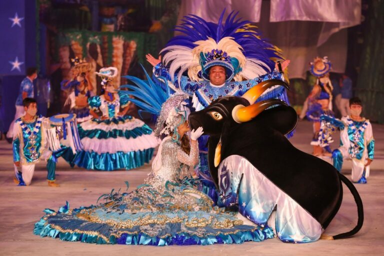 Sem tradicional disputa, live reúne bumbás de Parintins, no Amazonas