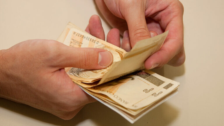 2ª parcela do 13º salário deve ser paga até esta segunda-feira