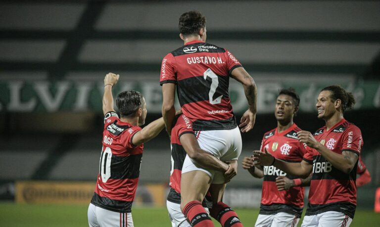 Flamengo vence Corinthians na Neo Química Arena e segue perfeito com Renato Gaúcho