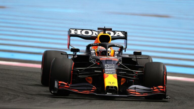 GP da França: Verstappen segura Mercedes e fatura pole position