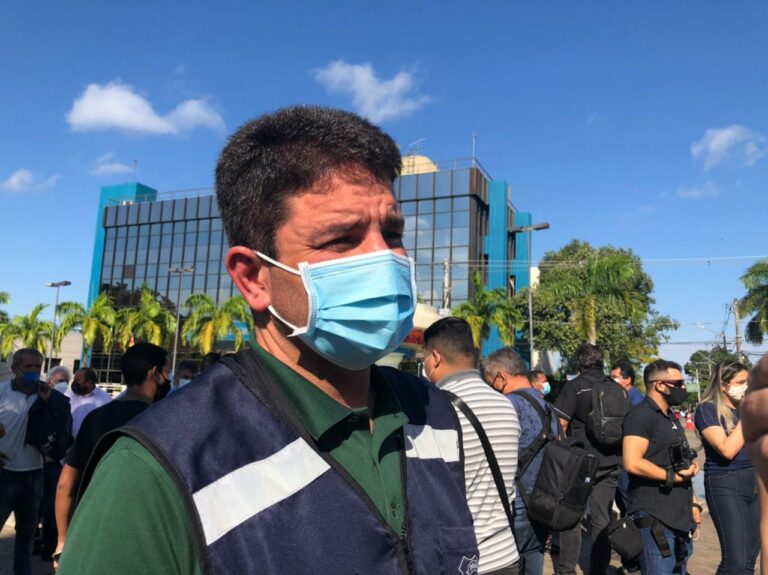 Gladson sanciona lei que obriga o fornecimento de absorventes em escolas do AC