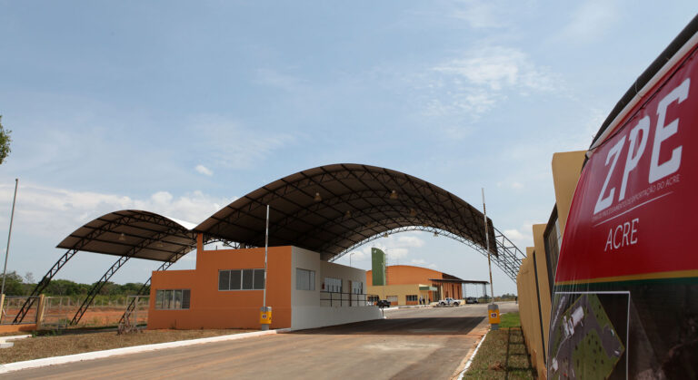 Após calote de empresa chinesa, governo cancela leilão da ZPE no Acre