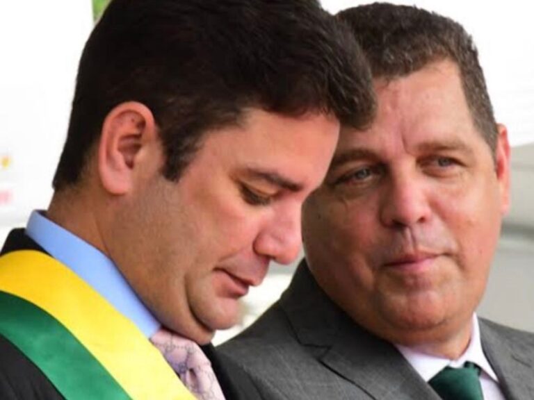 ‘Afagos’ entre Gladson e Rocha não colocam fim às hostilidades entre ambos, diz colunista