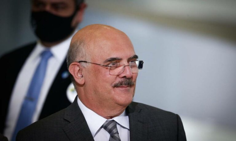 Ministro da Educação anuncia Enem para  novembro; veja data de inscrição