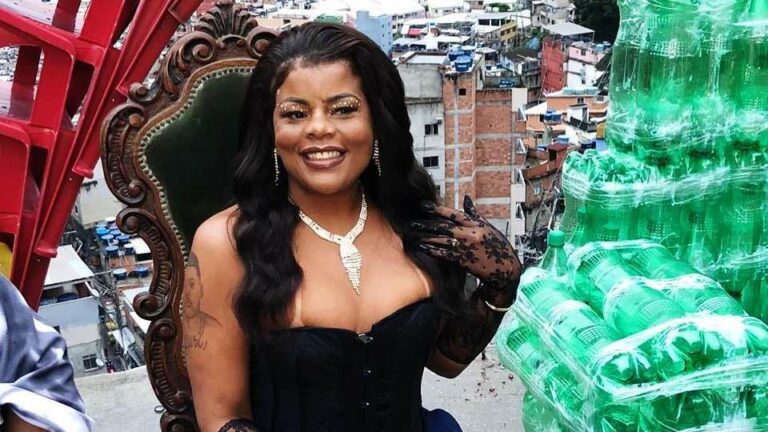 ‘Castigada a gostar de homem’, diz Tati Quebra Barraco sobre nunca ter beijado mulher